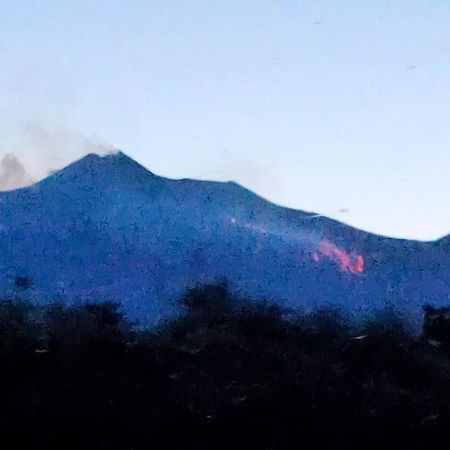 Loft Sotto Il Vulcano, Con Posto Auto Privato Zafferana Etnea Buitenkant foto