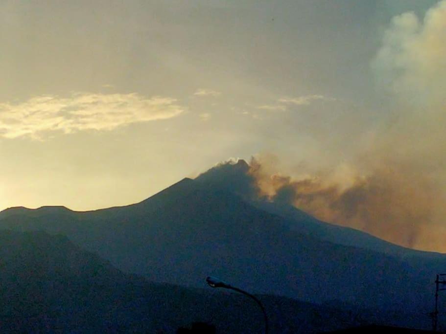 Loft Sotto Il Vulcano, Con Posto Auto Privato Zafferana Etnea Buitenkant foto
